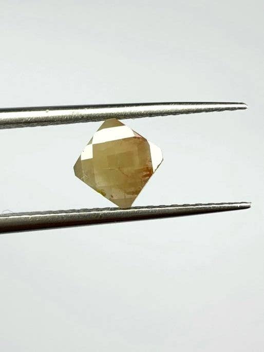Smaragdgroene geslepen gele en rode diamanten roosvormen - 0,67 ct voor wholesale door Raja Jewels