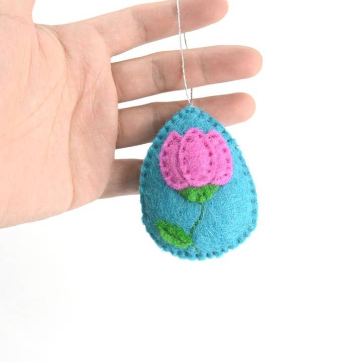 Woollyfelt - Vente Objets de décoration - Œuf de Pâques bleu avec fleur (ensemble de 10)1