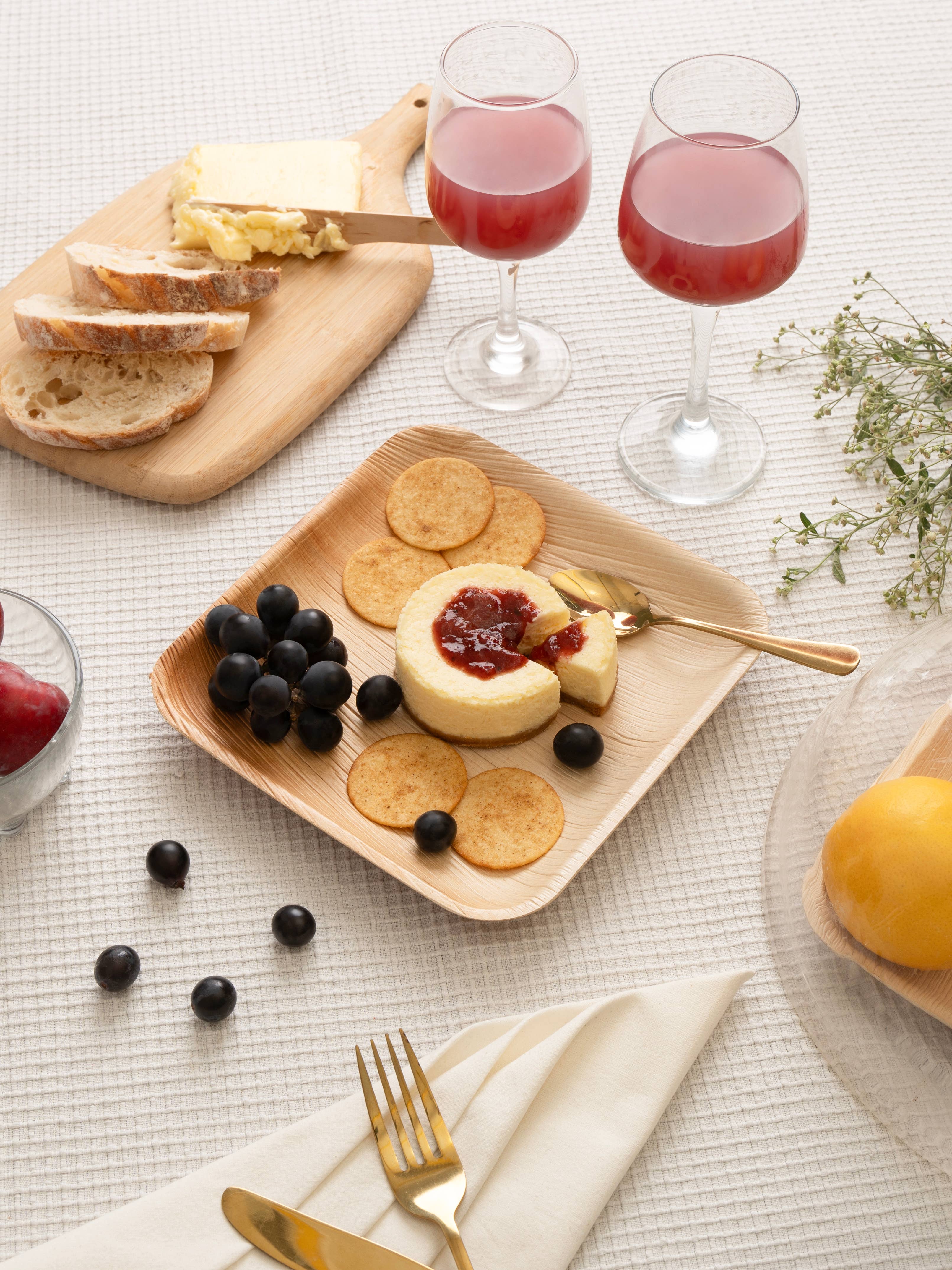 LuxeDesigns Co LLC - Wholesale Disposable Plate - LuxeDesigns Disposable 8" Palm Leaf Plate Set of 505