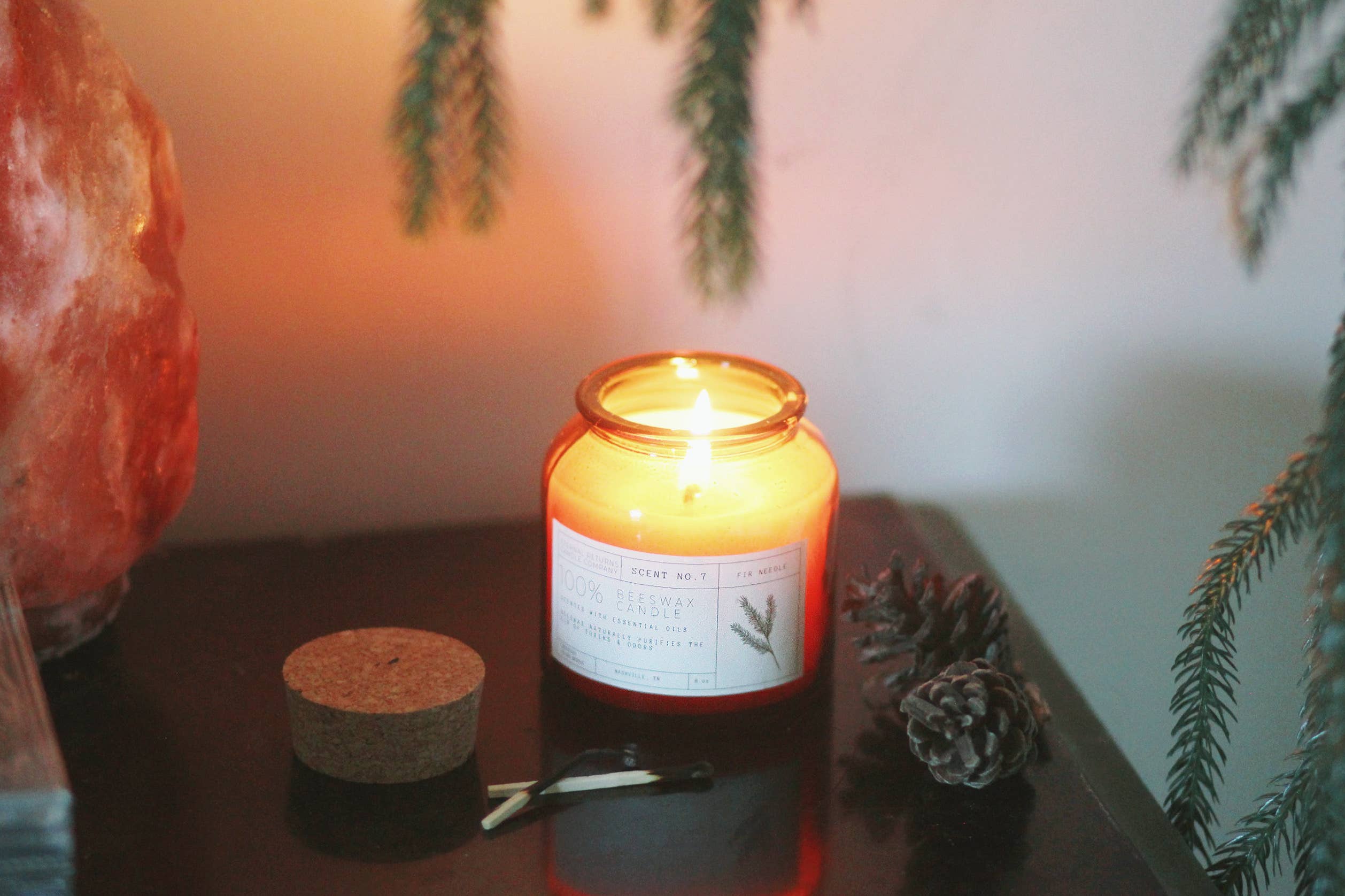 Ology Essentials Apothecary – wholesale Burkljus – Bivaxljus med doft av gran1