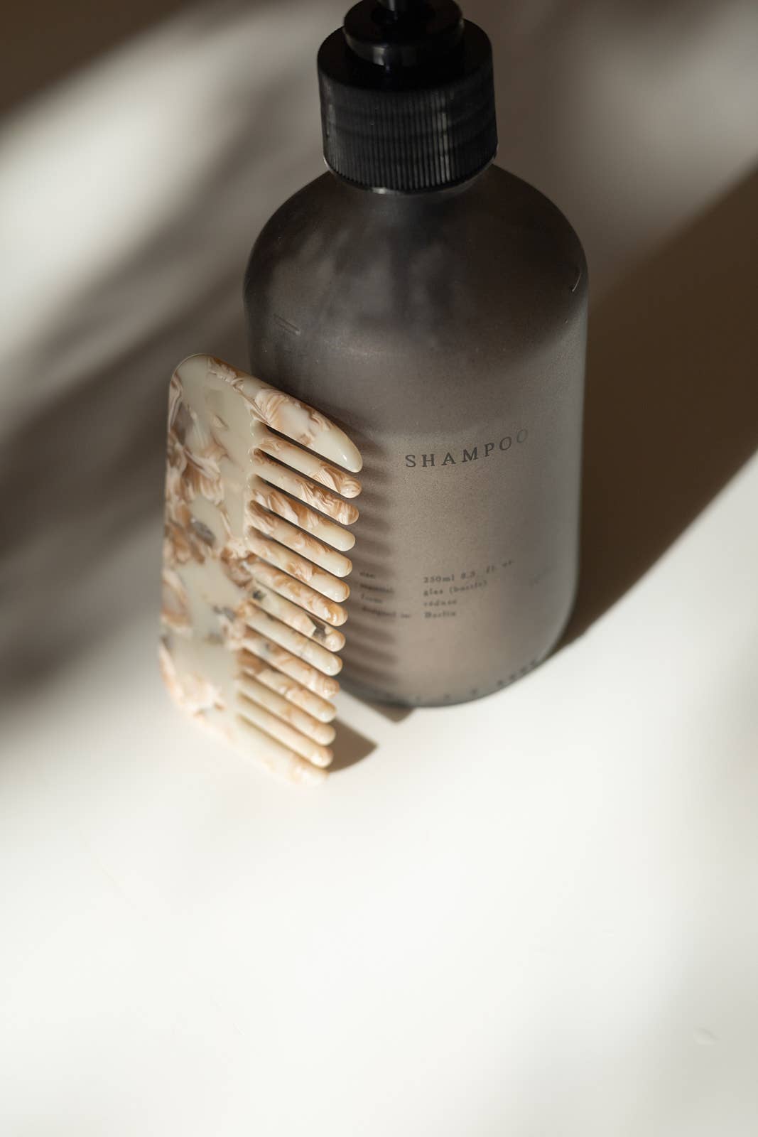 Peignee Paris – wholesale Hair brush/comb – Travel comb - Nougat