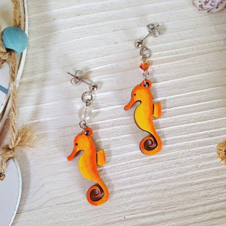 Hängeohrringe mit Seepferdchenmotiv für den Großhandel von Daffodil