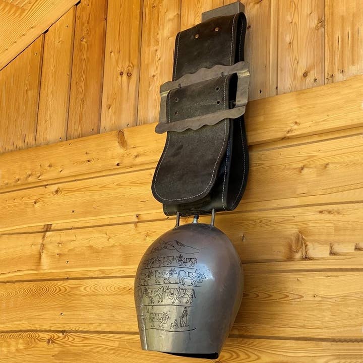 Poya carved bell suspension for wholesale by LES SCULPTEURS DU LAC