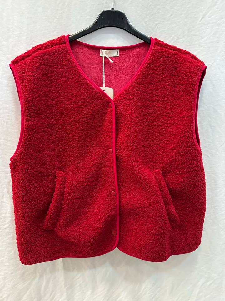 Mimi & Gogo - Wholesale Outerwear Vest - Women's - Buttoned Fleece Vest @3192_GiletMoumoute4