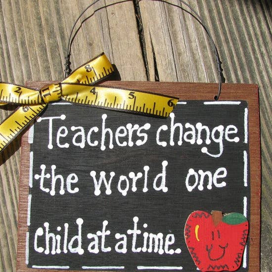 Presente do Professor 48 Professores Mudam o Mundo na Child at a Time Slate por atacado de Nannie and B's Crafts