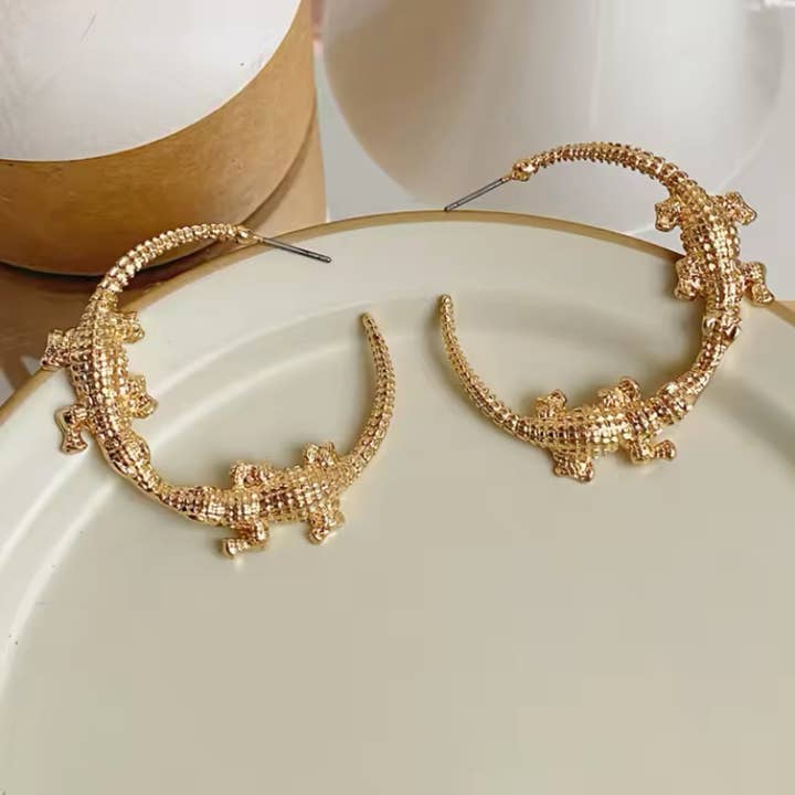 Twee vergulde oorringen van Gators | Erika Williner Designs voor wholesale door Erika Williner Designs