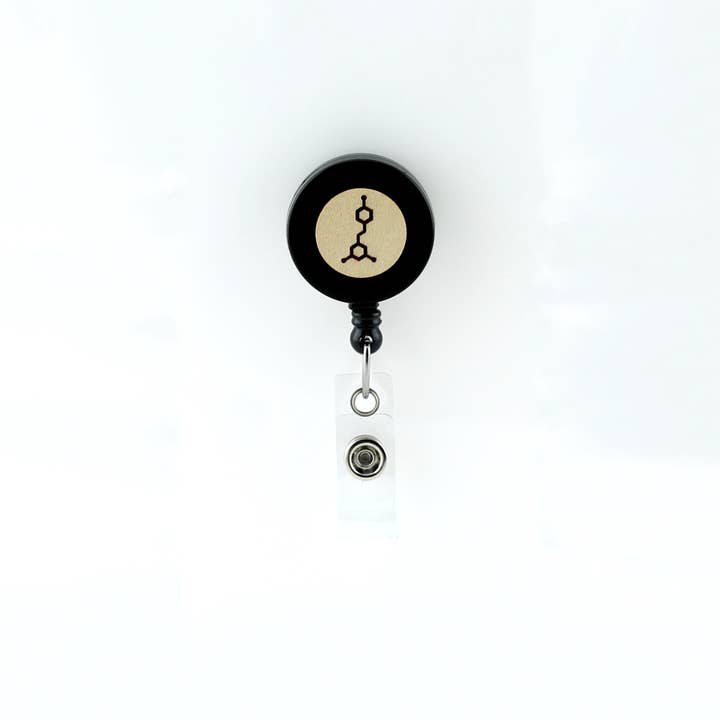 Porte-badge molécule de vin rouge pour la vente par Sorcery Science