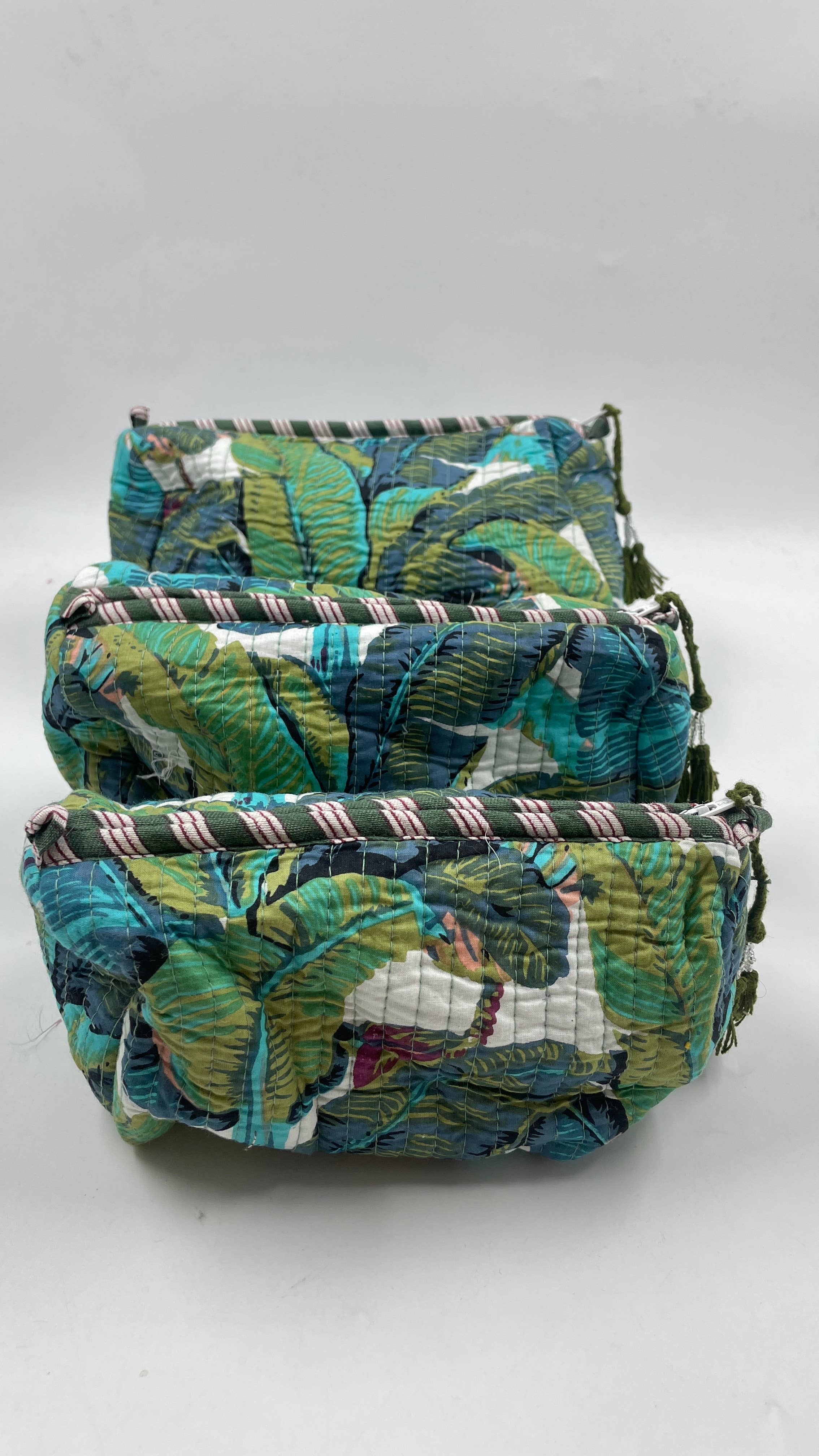 Funky Yak Ltd - Wholesale Makeup/Cosmetic Bag - 100% cotton  quilted washbag set of 3 small medium n large  3