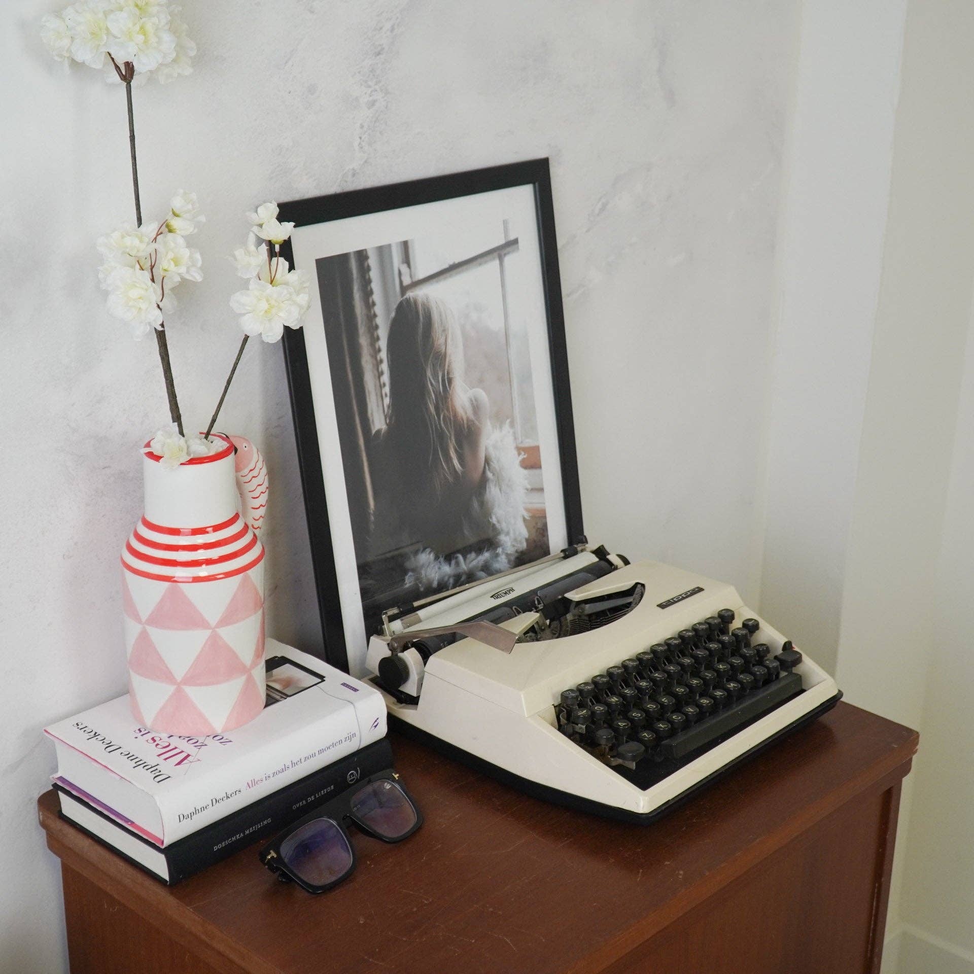 Housevitamin bv - Wholesale Vase - Vase - Jug Fishes  - Pink/White/Red - 14x11x21,5cm1