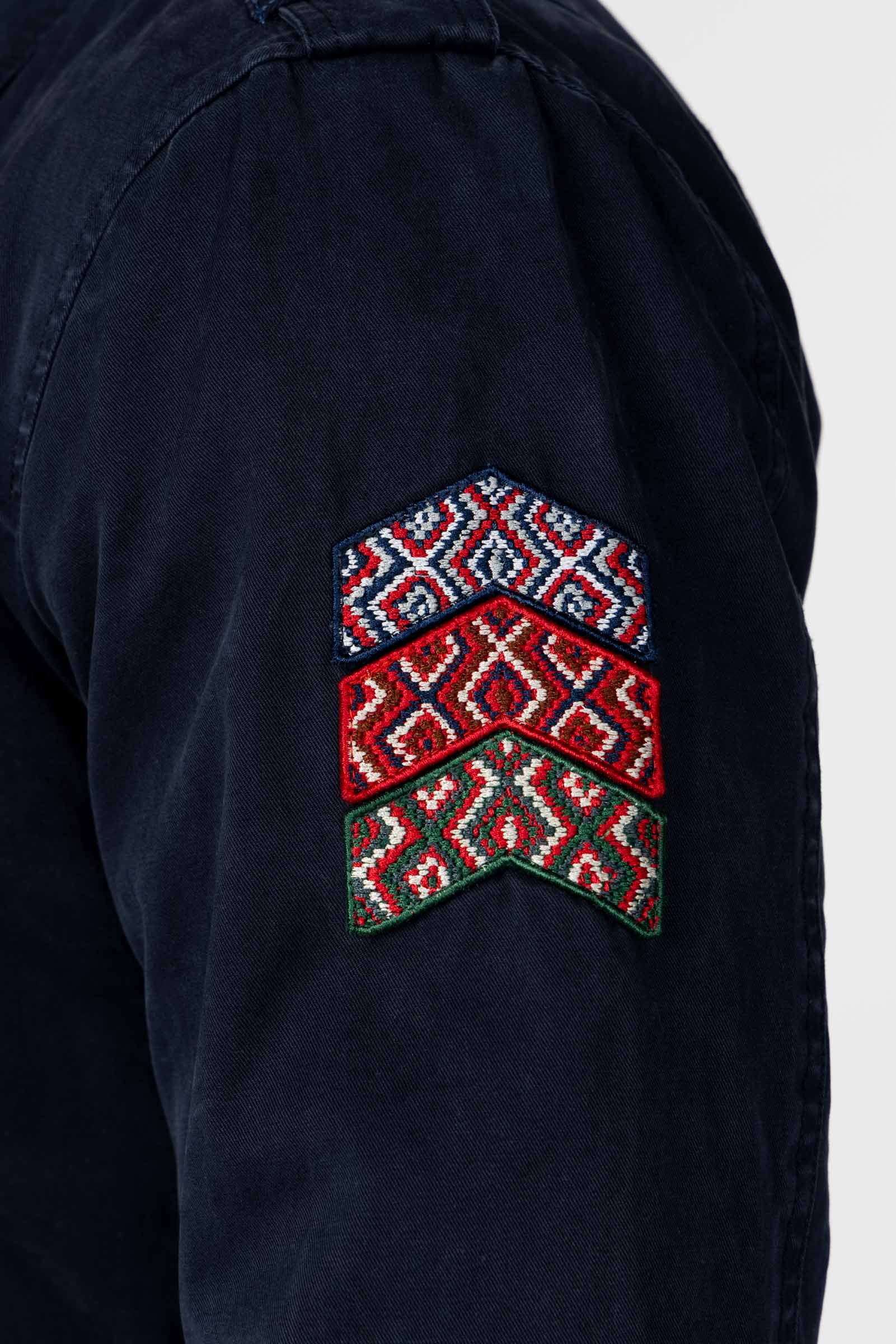 williot – Großhandel Jacke - Herren – In der Sahara gefärbtes Kleidungsstück mit austauschbaren Patches.5