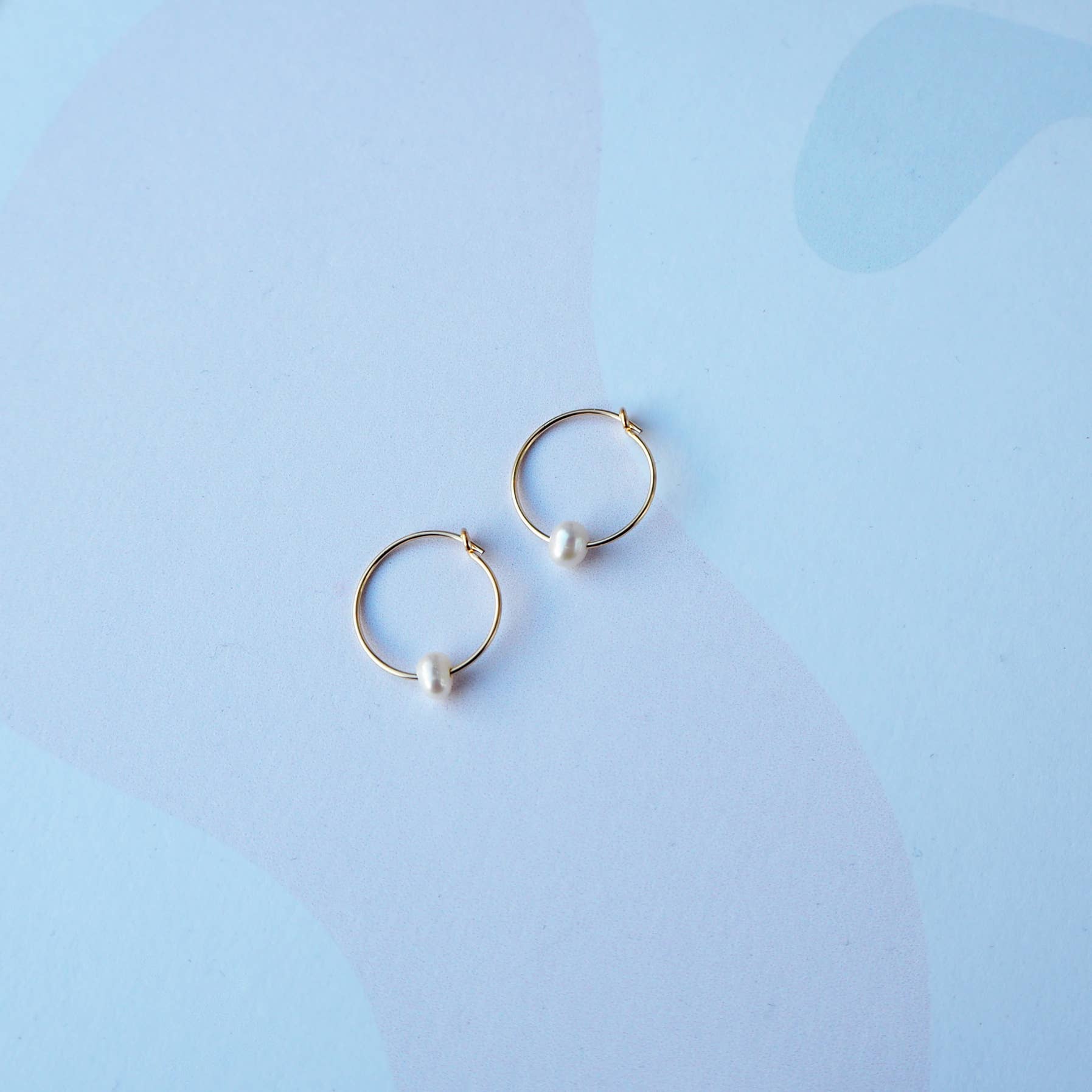 Custom Made - Wholesale Oorringen - Flora Parel Oorringen, gouden hoepel parel oorbellen4