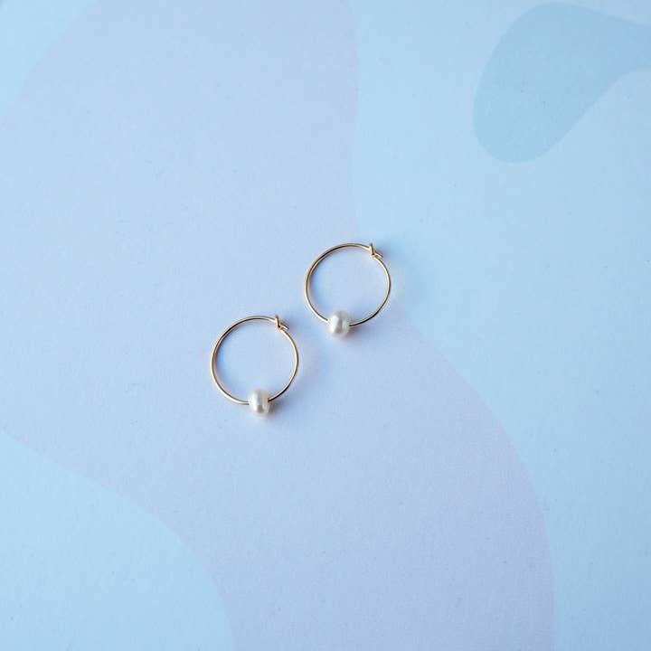 Custom Made - Wholesale Oorringen - Flora Parel Oorringen, gouden hoepel parel oorbellen4