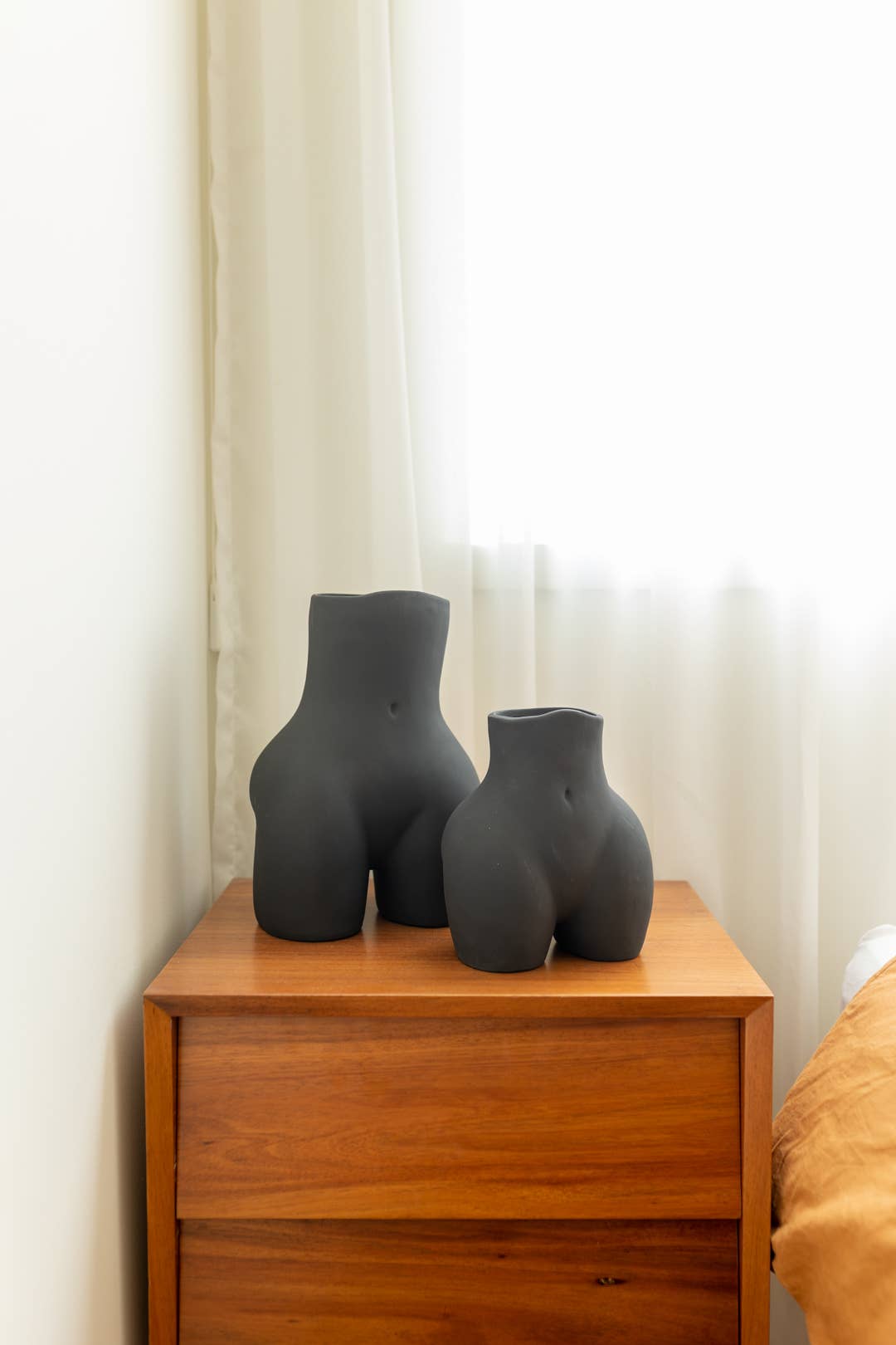 OITO Atelier – Großhandel Vasen – Nude Mini Vase aus Keramik6