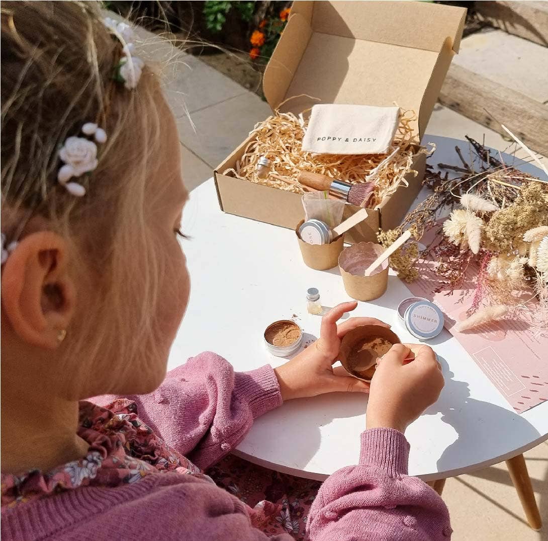 Poppy & Daisy Designs - Wholesale DIY Craft Kit - Kids - Mineral Makeup19