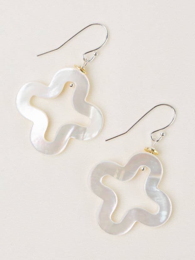 Boucles d'oreilles croix en nacre Serenity pour la vente par Anne Vaughan Designs Jewelry