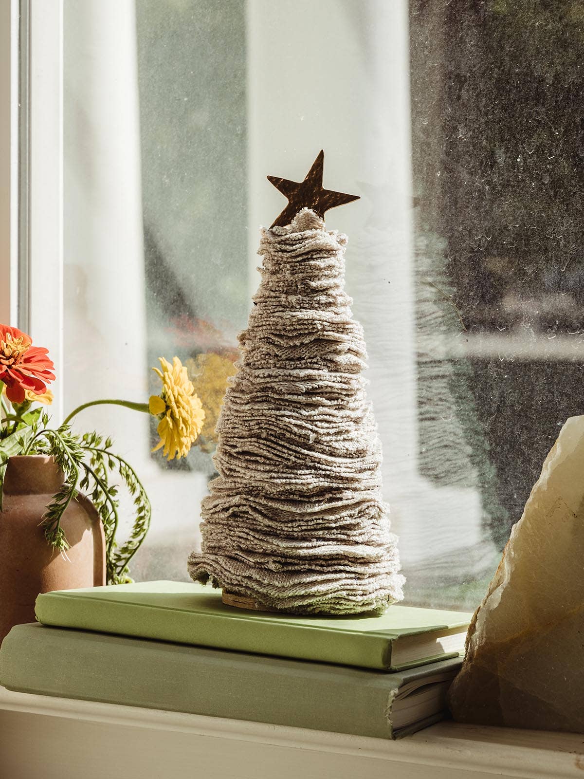 Grain of Rice Project - Wholesale Christmas Decoration - Stacked Sweater Christmas Tree1