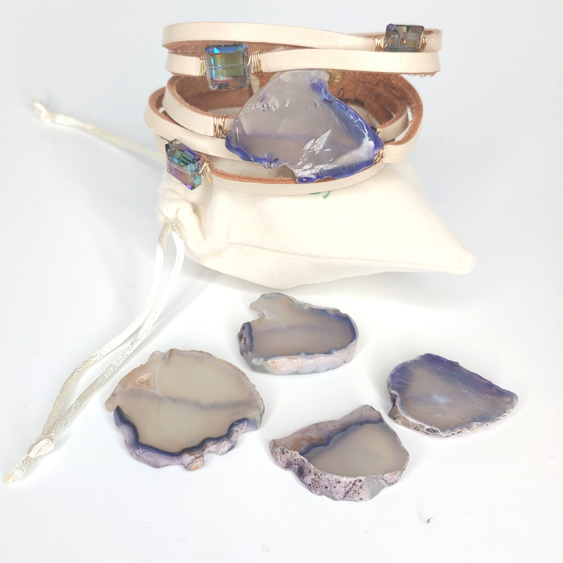 Beauty In Stone Jewelry - Venta al por mayor Pulseras tipo brazalete - Puño de piel de 5 bandas.1