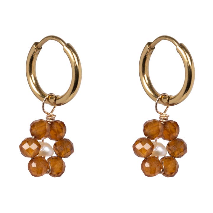 Orecchini con ciondolo a forma di fiore selvatico in granato hessonite per la vendita all'ingrosso da parte di À la collection