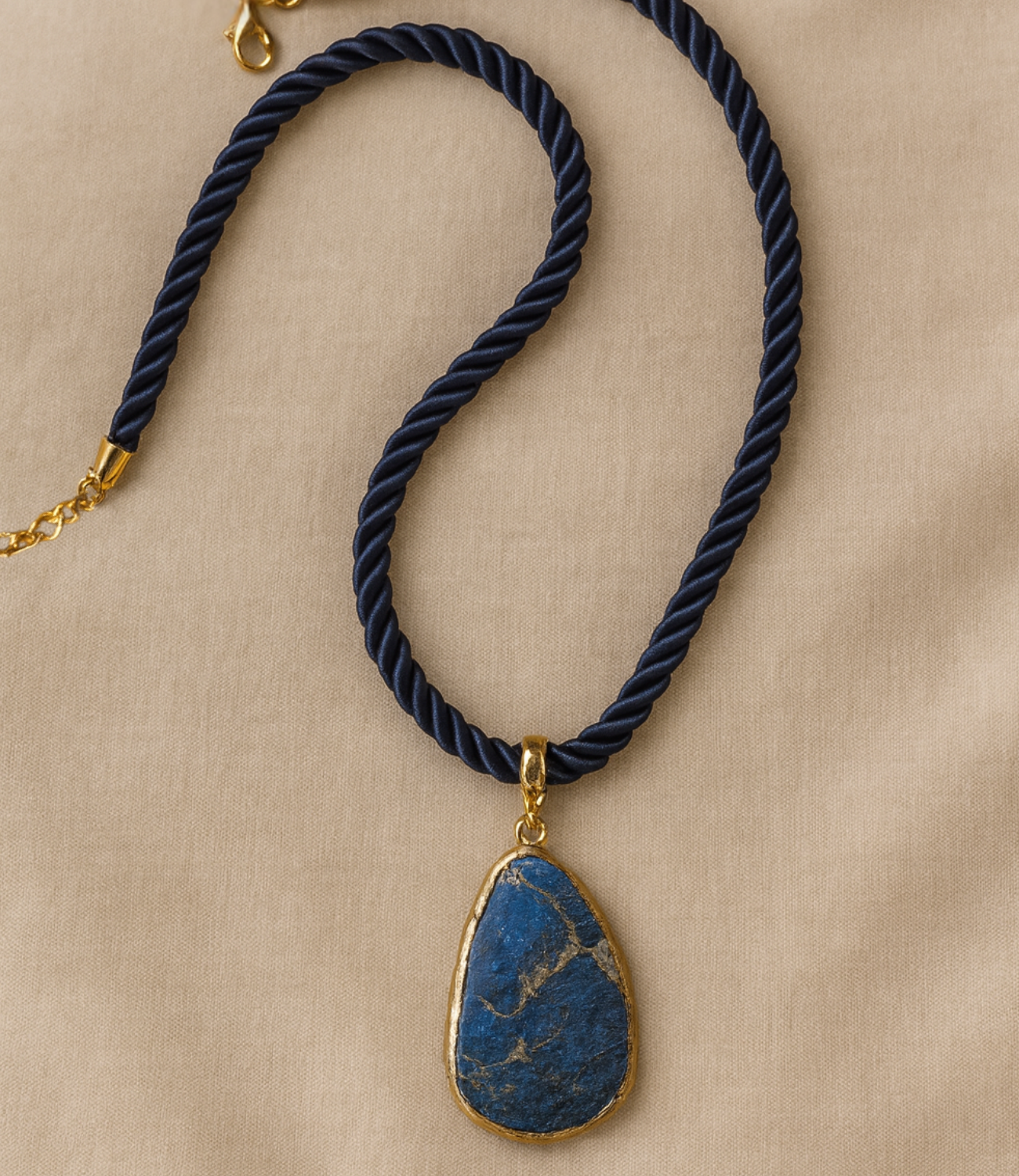 PHOEBE´S – wholesale Pendant/charm necklace – Blue rope necklace with medium turquoise stone1
