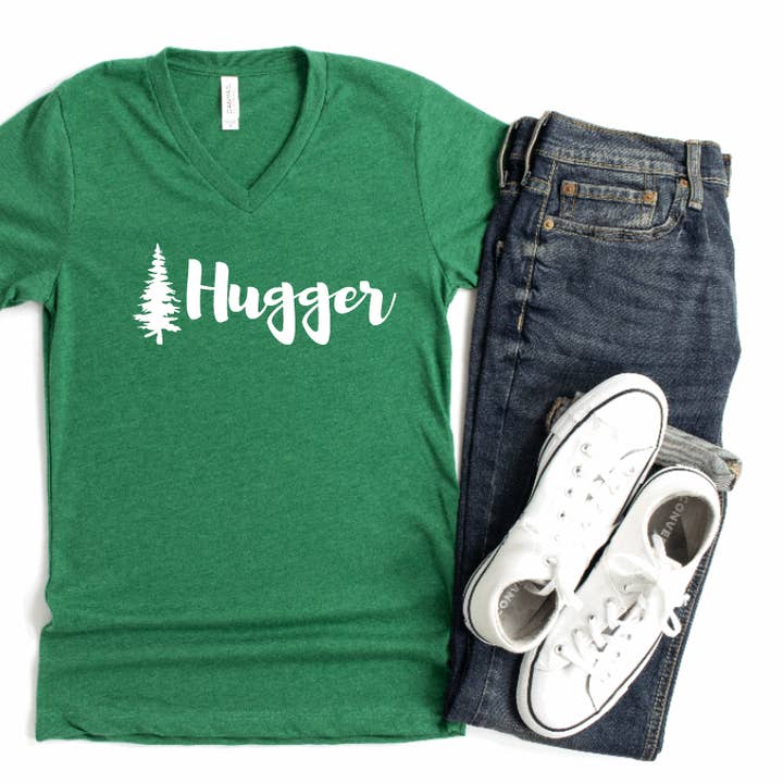 T-shirt graphique à col en V Tree Hugger 182 pour la vente par Tron Tron Graphic Wear