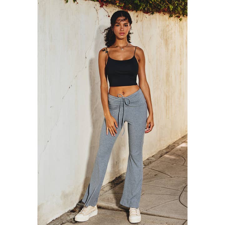 Ribstrikkede bukser med rynker foran (1) for engroshandel hos Dress Forum