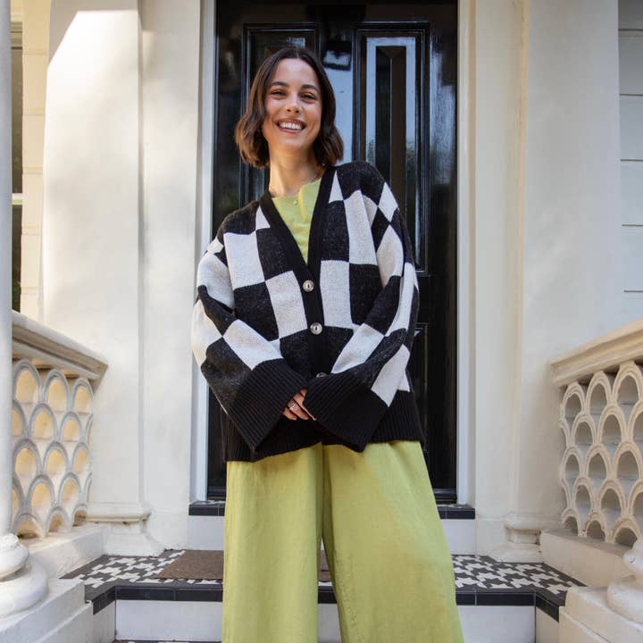 Cara & The Sky – wholesale Cardigan – Women’s – Candice Checked Oversized Chunky Cardigan - Black & White10