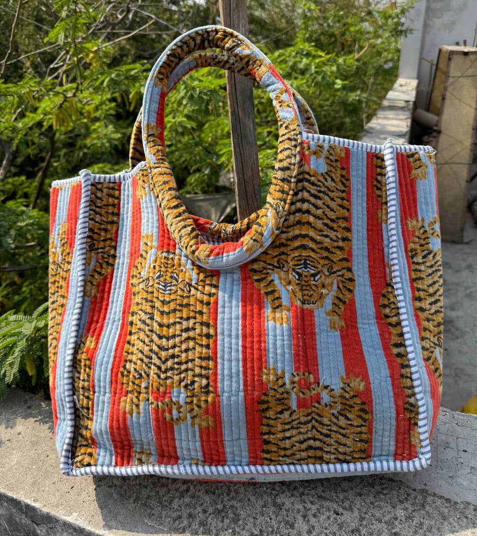 GYPSY STUDIO - Wholesale Shoulder Bag - Women's - Tiger Printed Velvet Quilted Bag Girls Bag Padded Handle Bag