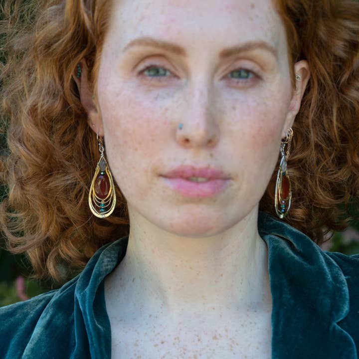 Orecchini Cresta di Corniola E80068 per la vendita all'ingrosso da parte di Art by any Means Jewelry