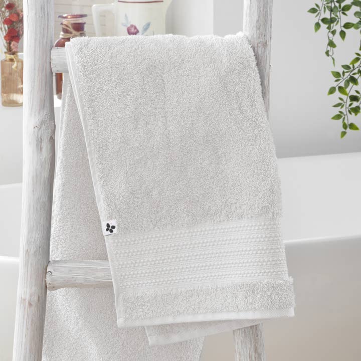 GARANCE Chantilly hand towel 50 x 90 cm for wholesale by L'effet Papillon