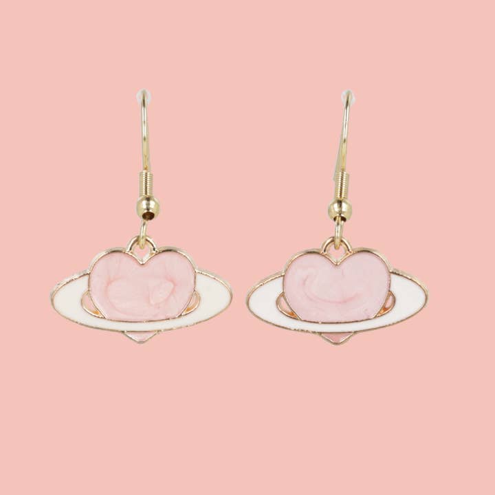 Lyserøde Hjerte Planet Øreringe for engroshandel hos Sour Cherry