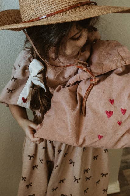 Eloise et moi – wholesale Bärkasse - Dam – Handbroderad bomullstote, växtfärgad väska0