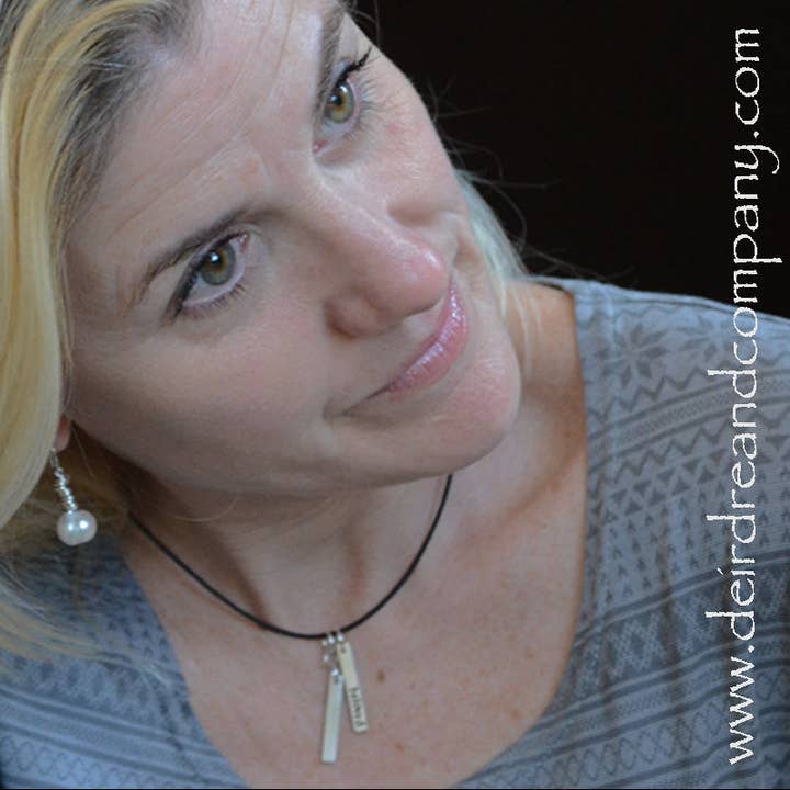 Halskette mit zwei Barren in Silber ~ Benutzerdefiniert für den Großhandel von Deirdre & Company