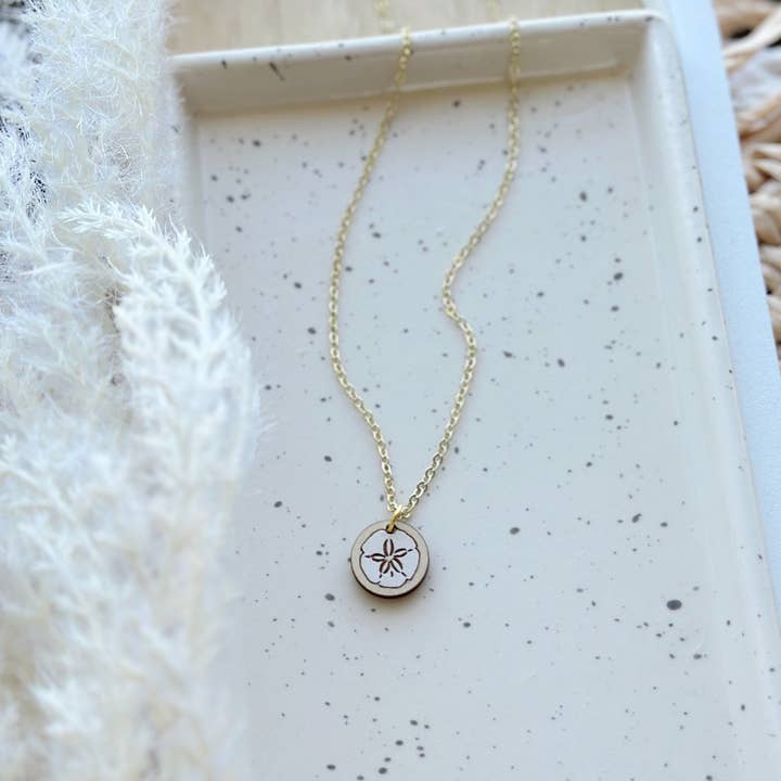 Wicket Goods - Wholesale Pendant/Charm Necklace - Sand Dollar Necklace1