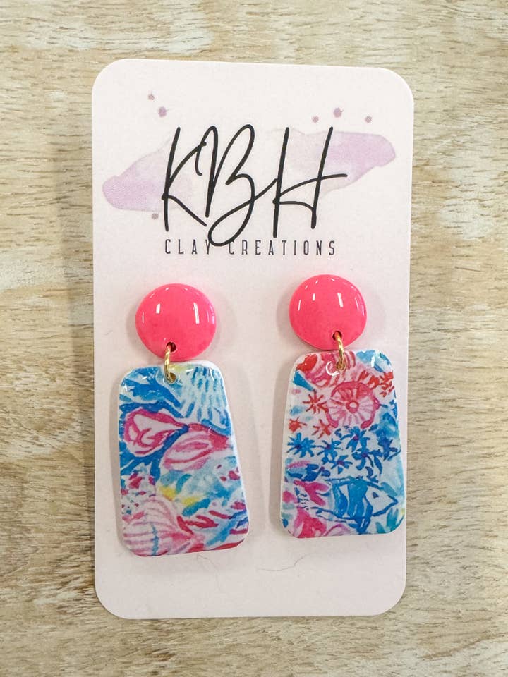 Lilly Rectangle Dingle Clay Örhängen för wholesale av KBH CREATIONS