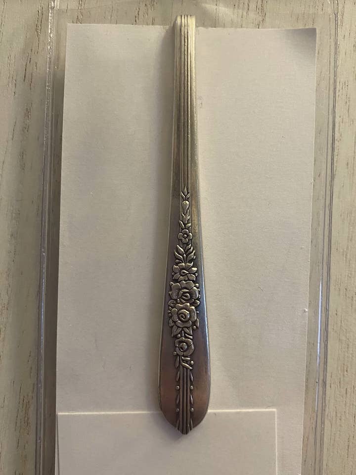 Marque-page Royal Rose pour la vente par Fly Me To The Spoon