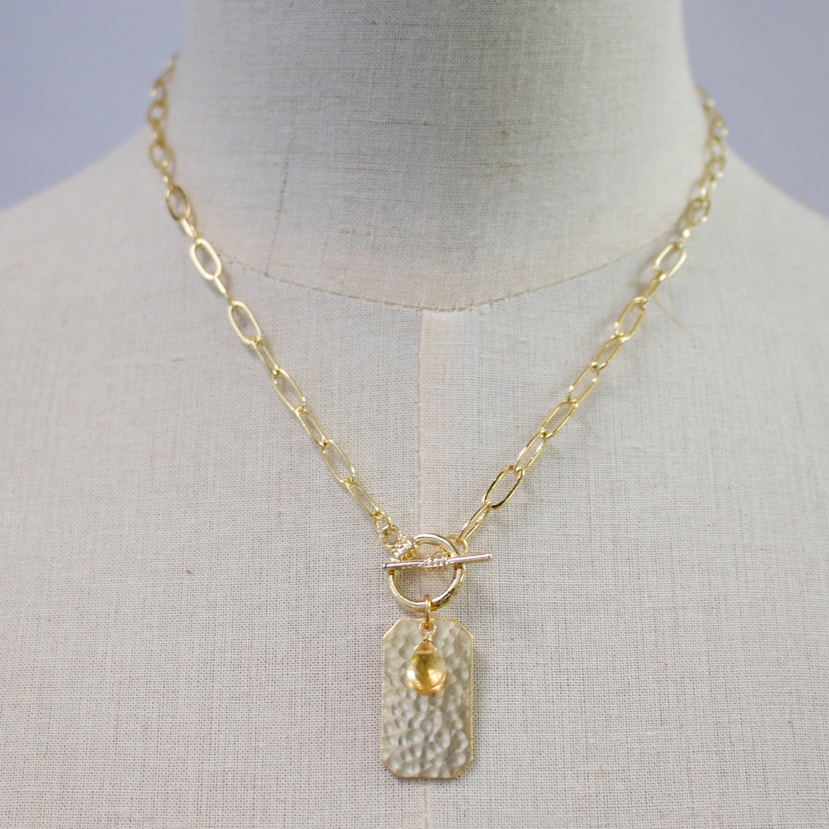 a.v. max - Wholesale Pendant/Charm Necklace - Hammered Dog Tag|Semi Stone & Toggle Closure|Gold|17"2