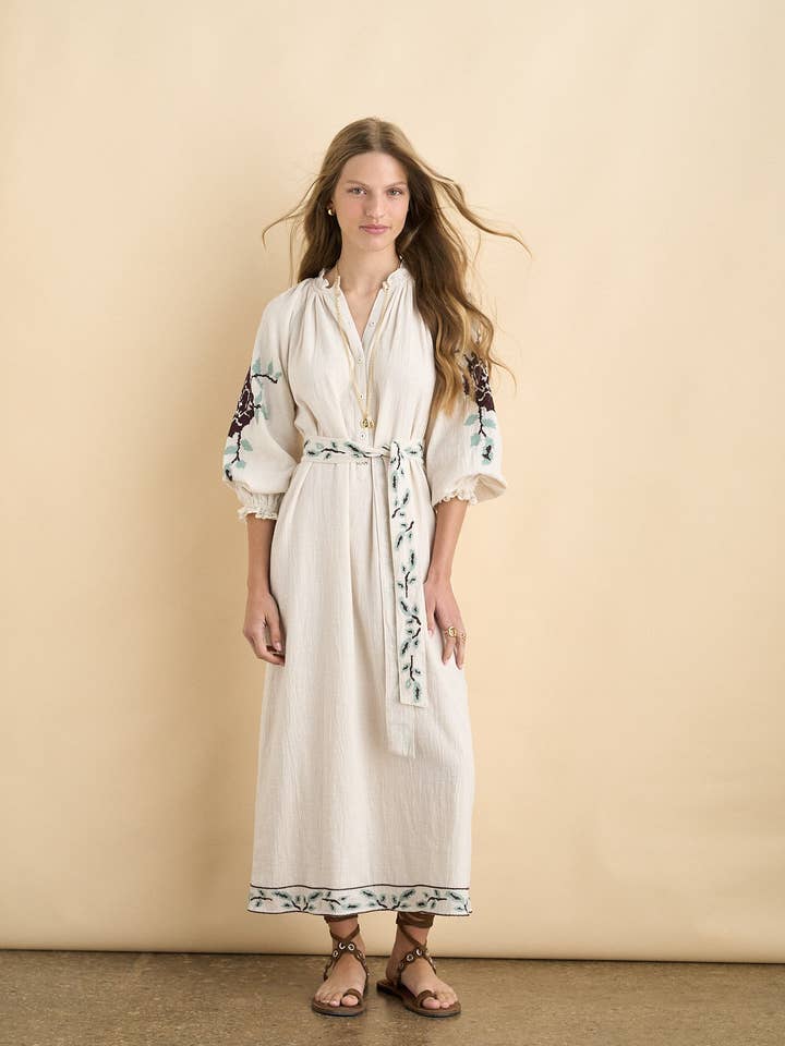Robe Chantal Sable pour la vente par Sonmer Shop USA