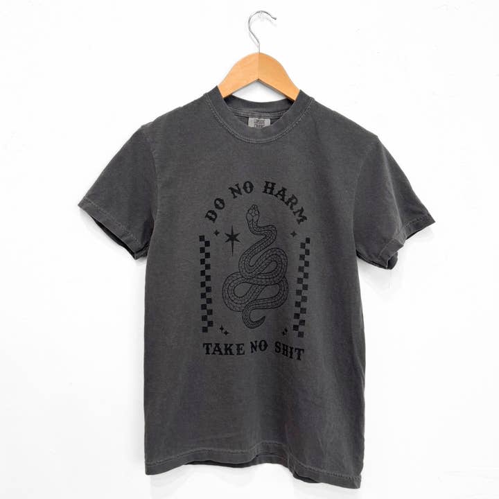 Modern Pastime - Vendita all'ingrosso Maglietta serigrafata - Unisex - T-shirt unisex "Do No Harm Take No Shit" - Pepe/Pesca