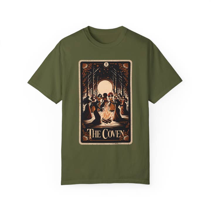 Goth Cloth Co. – Engroshandel Grafisk t-shirt - Unisex – Den Bekvemme Coven Tarotkort T-shirt