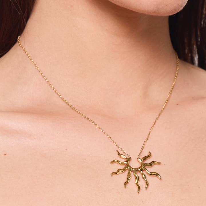 BYREN | ÉLINE L'ATELIER - Wholesale Halskettinghanger - Zonnestralen Ketting van roestvrij staal 224AQ139