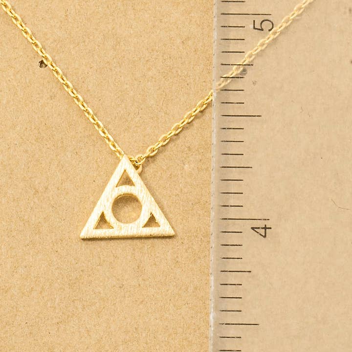 OURO Colar com Pendente de Círculo e Triângulo para venda a revendedores na Faire3