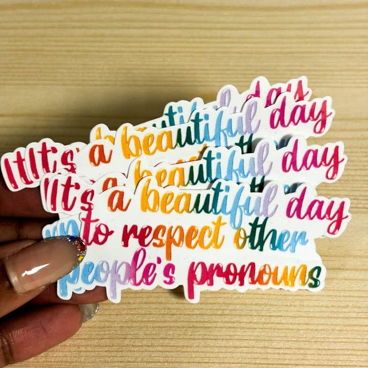 É um Dia Bonito. Adesivo Pronomes PRIDE por atacado de Mapp Designs Stationery