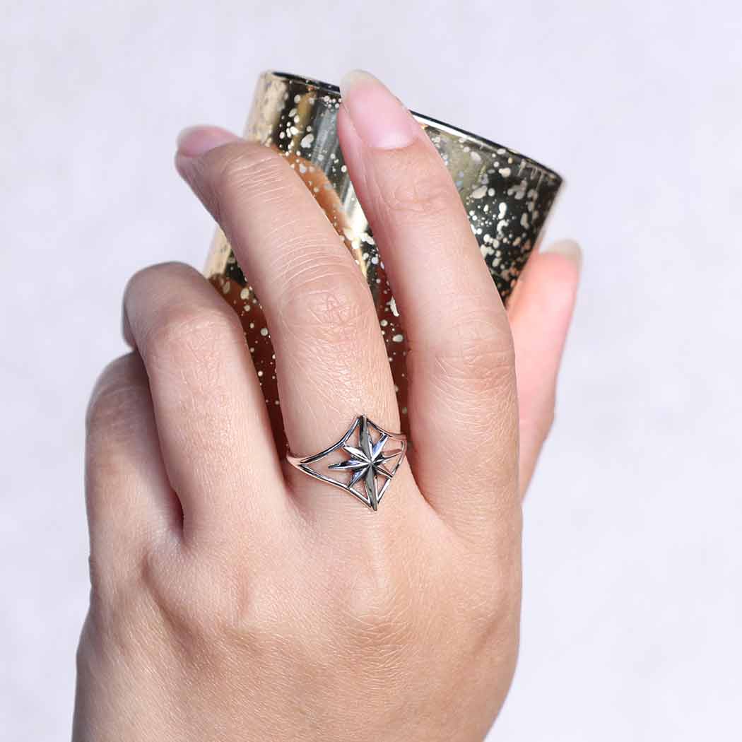 Nina Designs - Venta al por mayor Anillo de banda/apilable - Anillo ajustable de estrella del norte de plata esterlina con banda dividida1