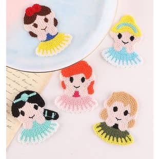 Écusson auto-adhésif brodé au crochet de 3 po pour la vente par Dilworth Road