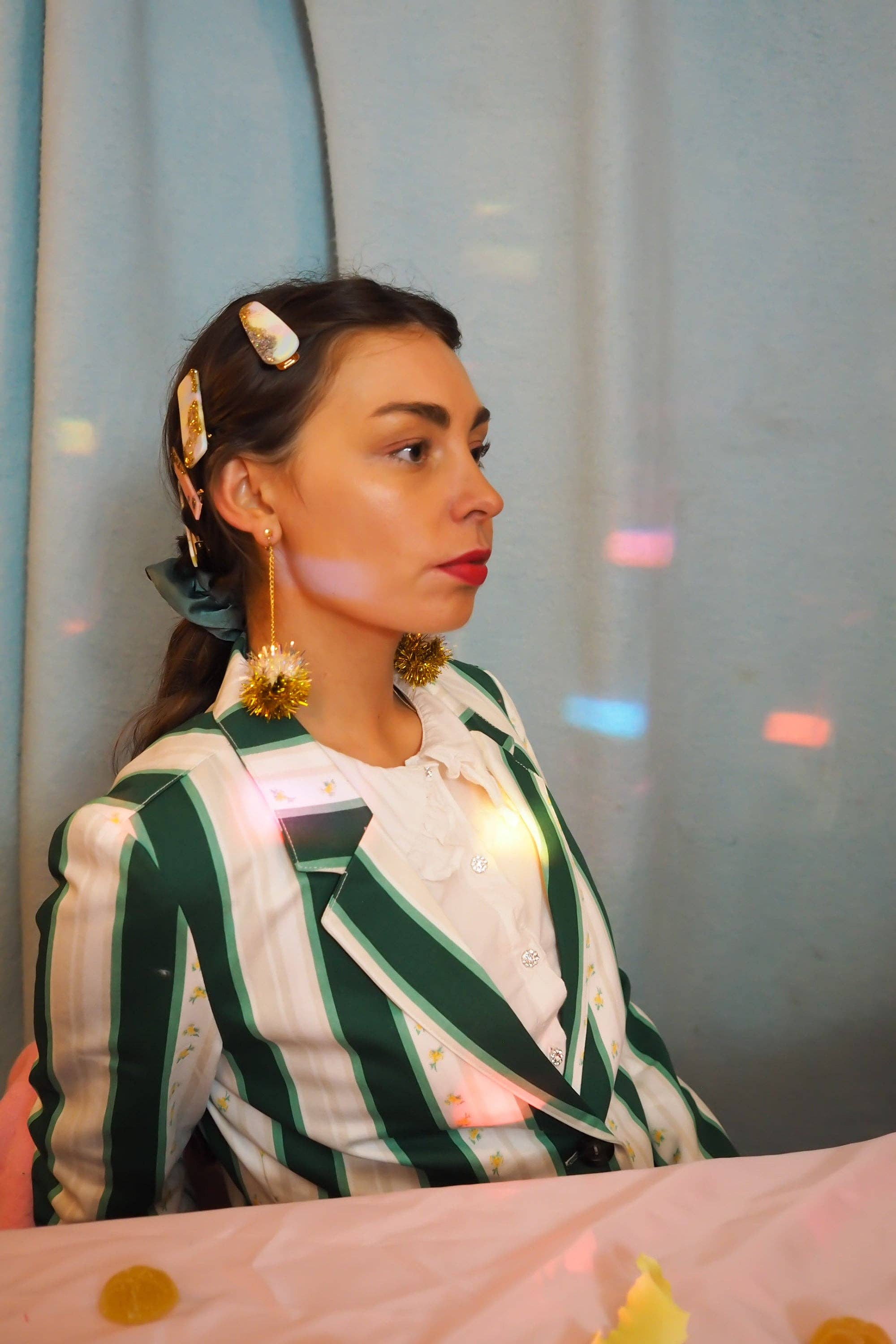 Fat Pom Poms - Vente Boucles d'oreilles pendantes - Mini boucles d'oreilles scintillantes irisées et dorées2