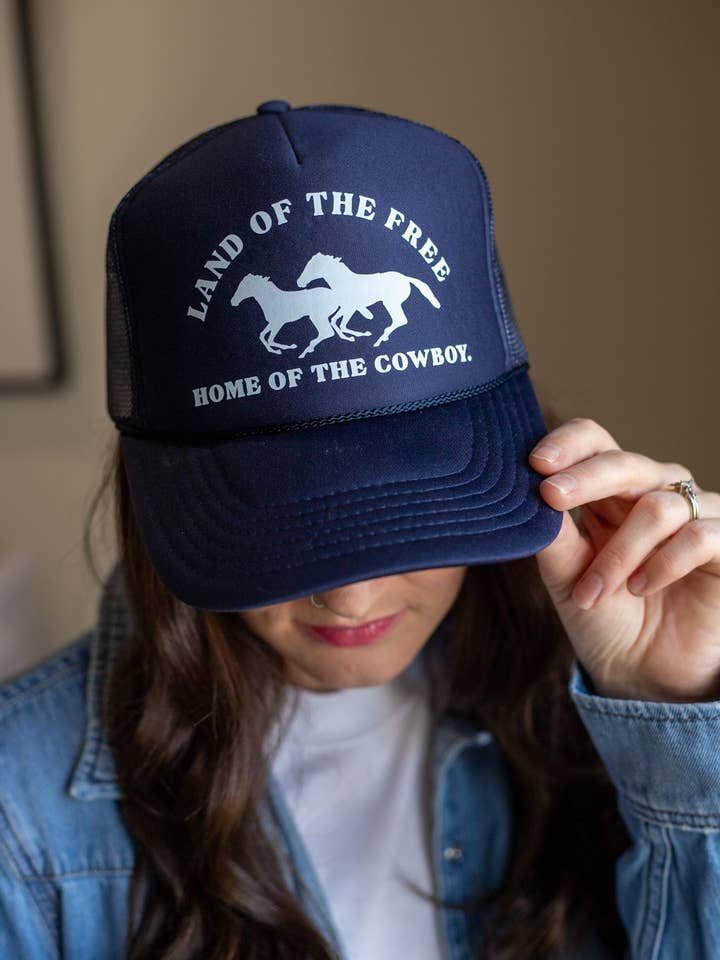 Terre de la liberté - Maison du chapeau de cow-boy pour la vente par Hartland Goods