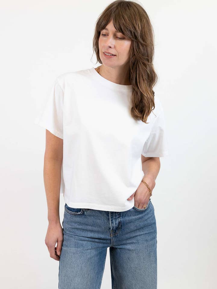 T-shirt blanc en coton biologique épais Hannah pour la vente par Ivy T