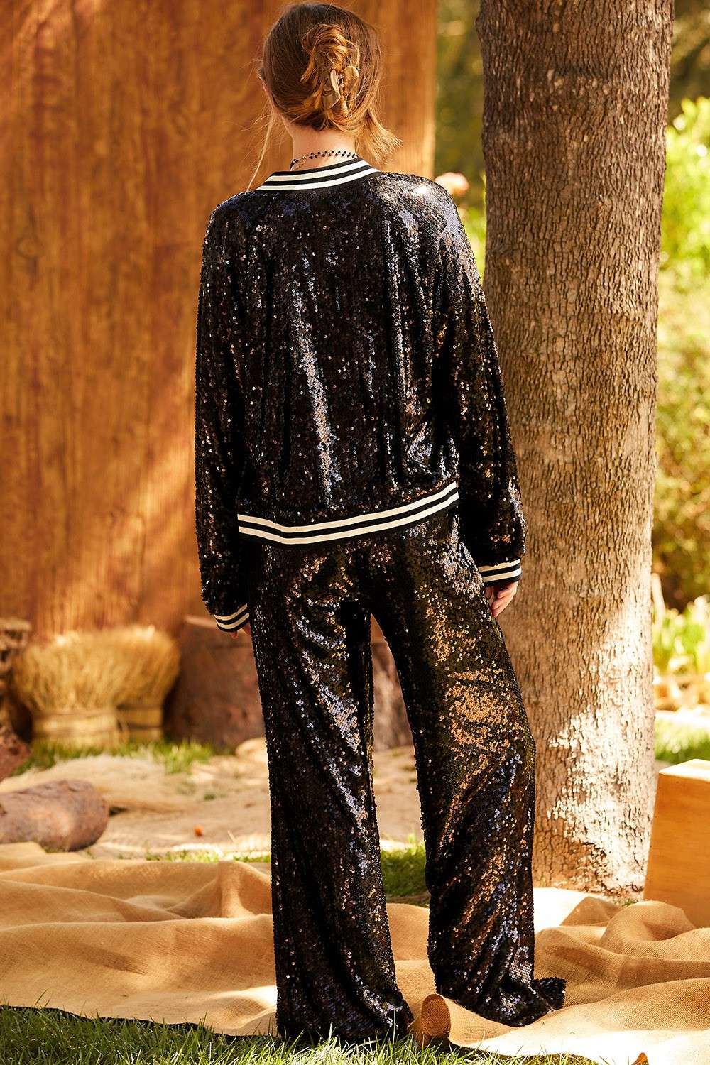 Main Strip – Großhandel Hose – Damen – Hose mit elastischem Bund und Glockenpailletten und weitem Beinschnitt5