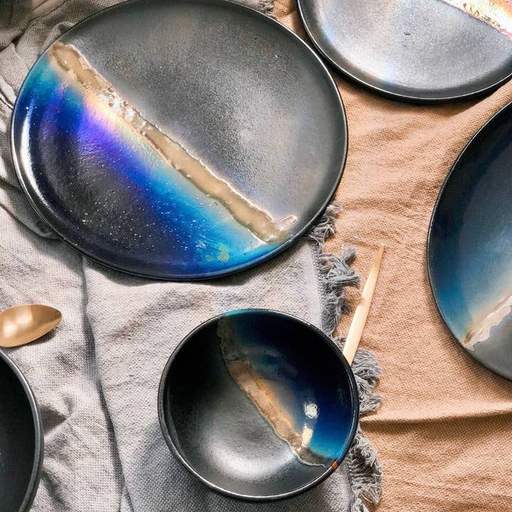 Los Artisans - Vendita all'ingrosso Piatto - Piatto da cena nero con sfumature blu e striscia dorata metallica7