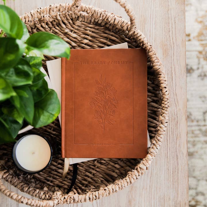 The Daily Grace Co - Wholesale Religion - The Heart of Christ | Lent Companion